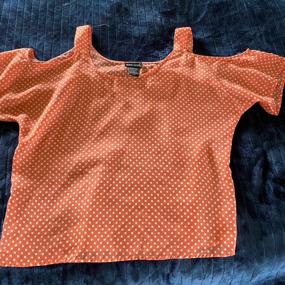 Coral shoulder cut top